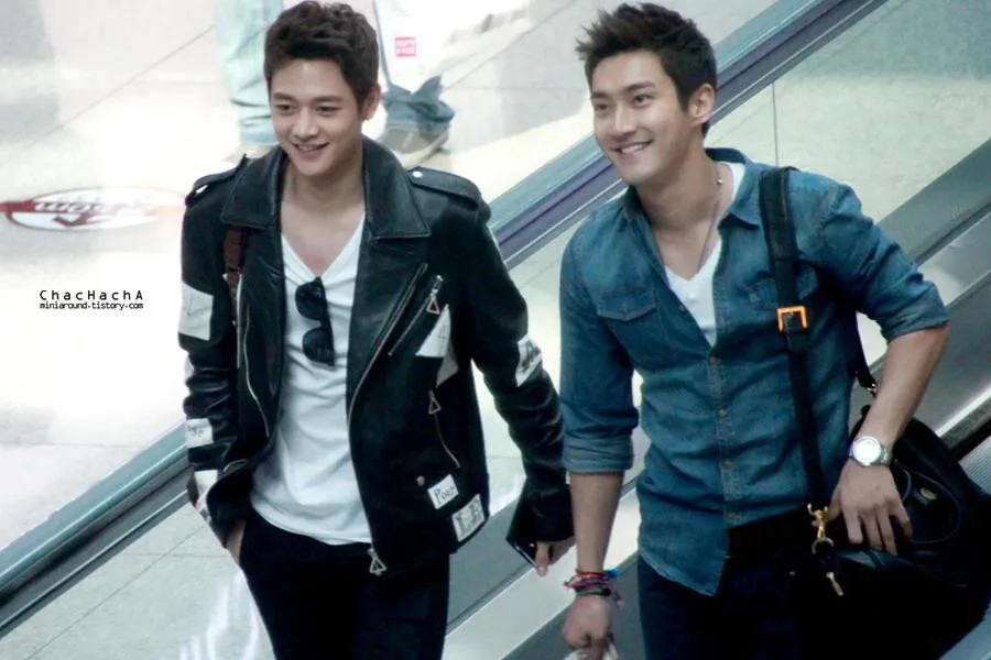 Choi Minho SHINee - Choi Siwon Super Junior di bandara Soekarno Hatta Foto: Twitter @Kpop_anywhere