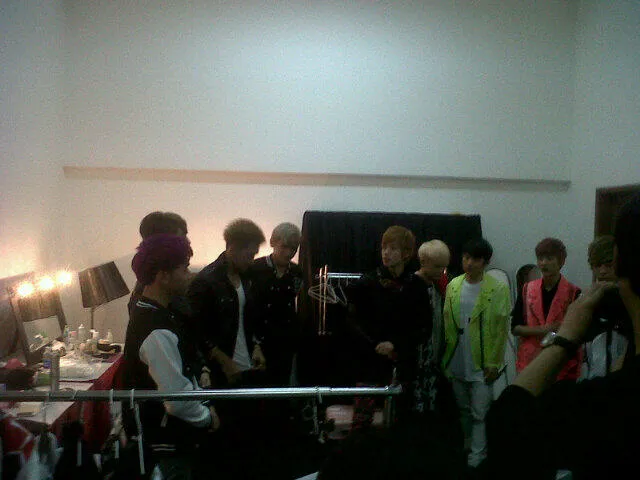 Teen Top dan S4 tengah mempersiapkan penampilan bersama. @S4_US
