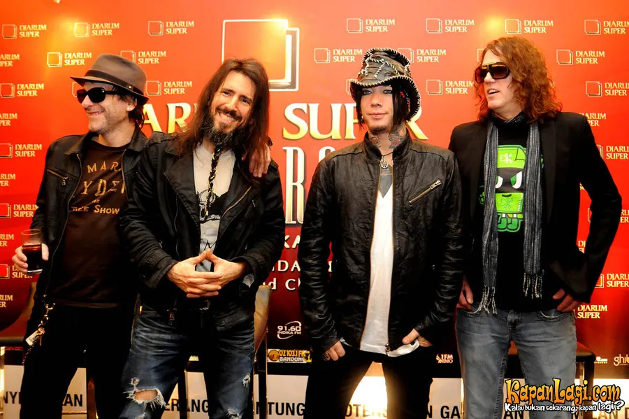 Konser Guns N' Roses yang seharusnya digelar Sabtu (15/12) ditunda menjadi Minggu (16/12) dan dipindah ke MEIS Ancol