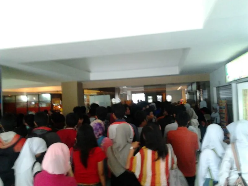 Antrian penonton di Mandala 21 | Foto: @ismY41