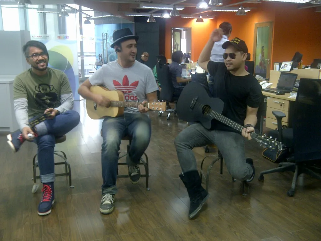 Jreeng! Alexa bawain single barunya khusus buat KapanLagi.com®! Jangan iri ya :) @KapanLagi.com®