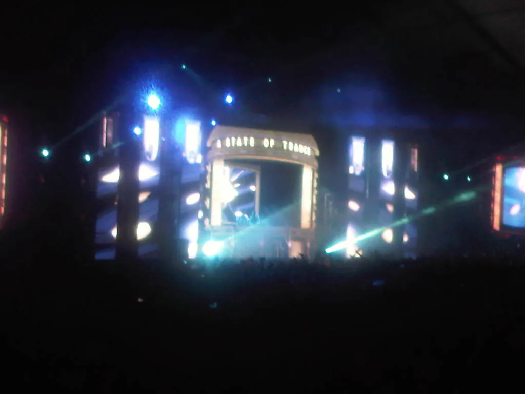 ASOT 600 diubah menjadi tempat dugem raksasa oleh Armin Van Buuren