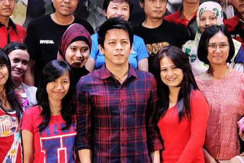 Ariel melayani foto bareng fans @foto:KapanLagi.com®