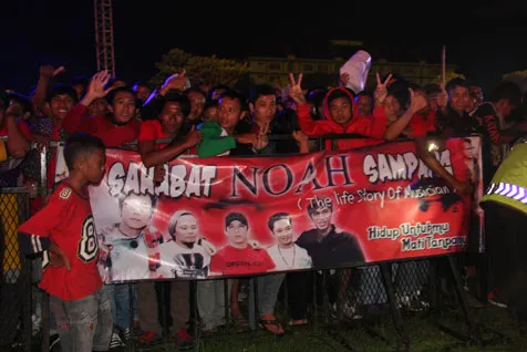 [Foto] Pernak-Pernik Sahabat NOAH Di Konser Malang 