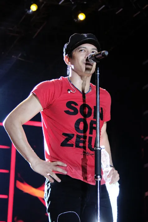 Ariel saat mengenakan topi yang akhirnya hilang @foto: KapanLagi.com®