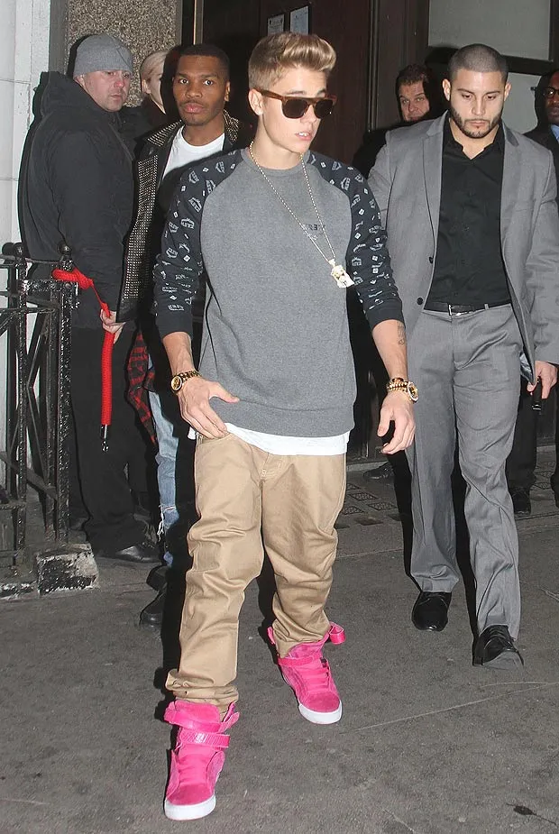 Justin Bieber dan jam tangan dobel @ thesun.co.uk