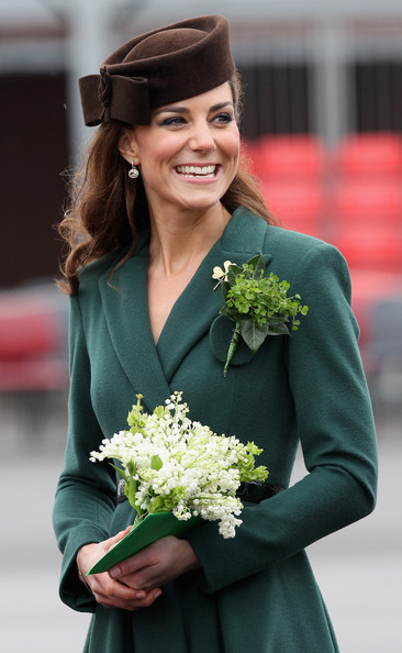 Kate Middleton Berbagai Topi  Kate Middleton Mana Yang  