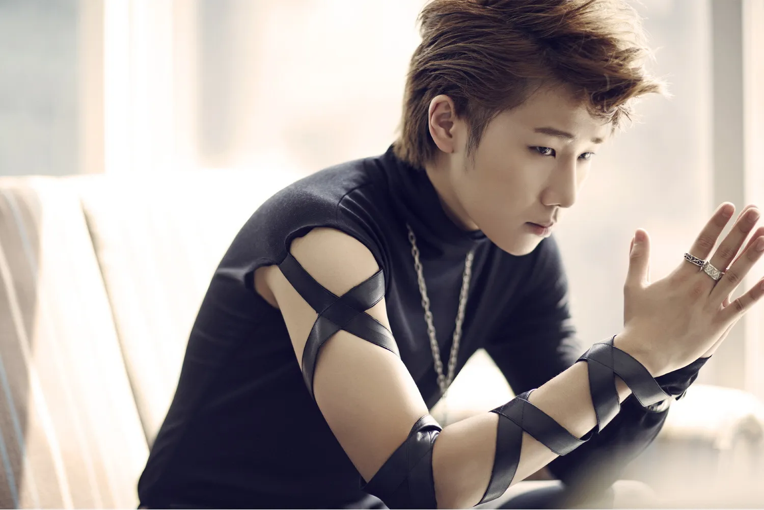 Sunggyu tampak super kerena dalam sebuah teaser untuk Infinite ©fanpop.com