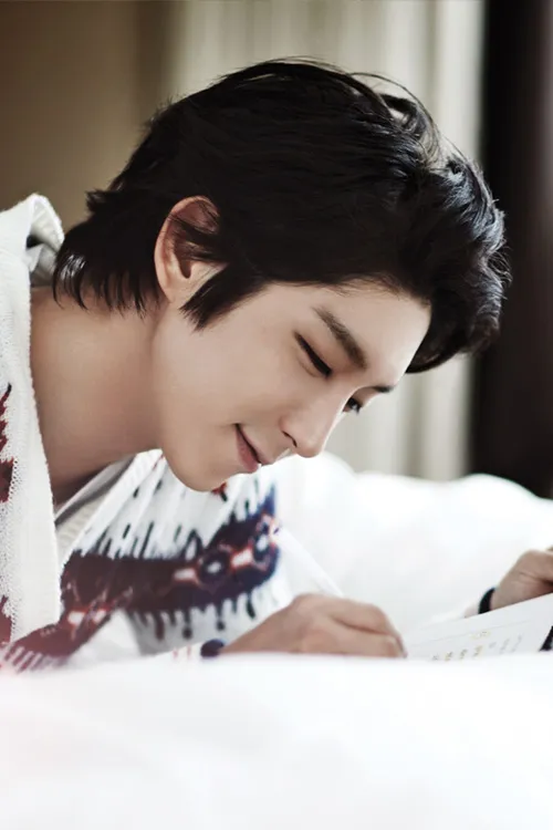 Pasca wajib militer, Lee Jun Ki semakin tampak keren dan dewasa ©soompi.com