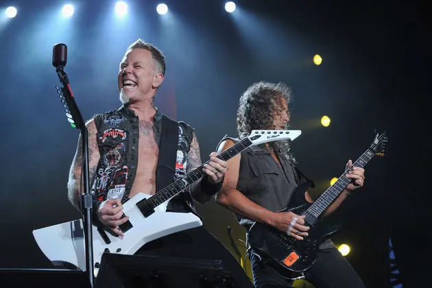 Metallica on stage, salah satu band yang disegani dan dinanti kedatangannya di Indonesia @ultimateclassicrock.com