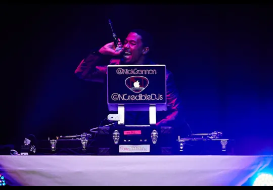 Nick Cannon juga ikut naik ke atas panggung ©mtv.com.au