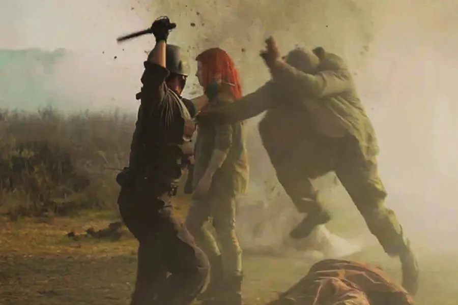 Hati-hati, Hayley! @ryanseacrest.com 