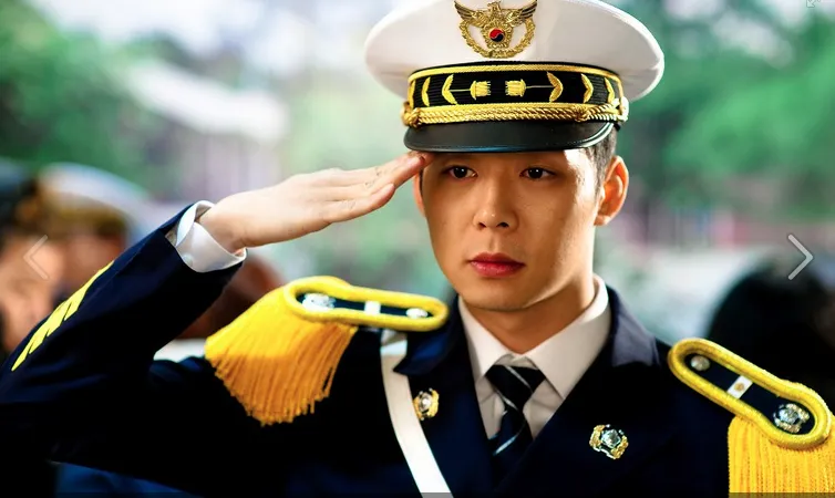 Pilih detektif polisi Han Jung Woo atau Yoochun member boyband JYJ? ©soompi.com