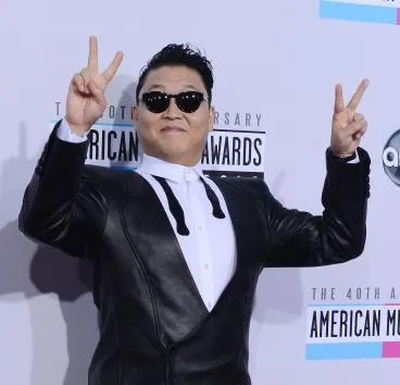 Berkeliling dunia karena Gangnam Style, istri PSY rupanya setia mendukung sang suami ©upi.com