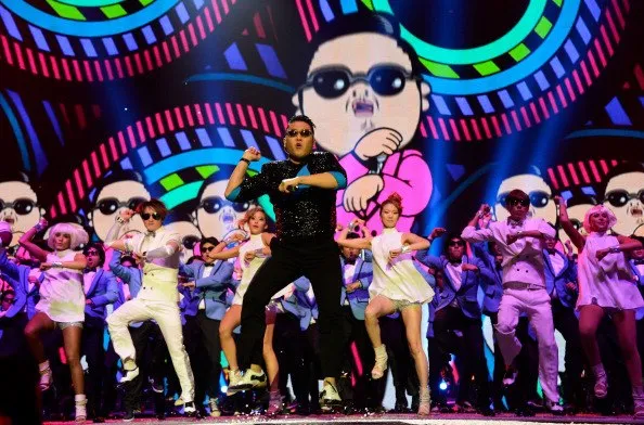 Salah satu penampilan PSY di MTV EMA 2012, cukup lelah bukan? ©thenetng.com
