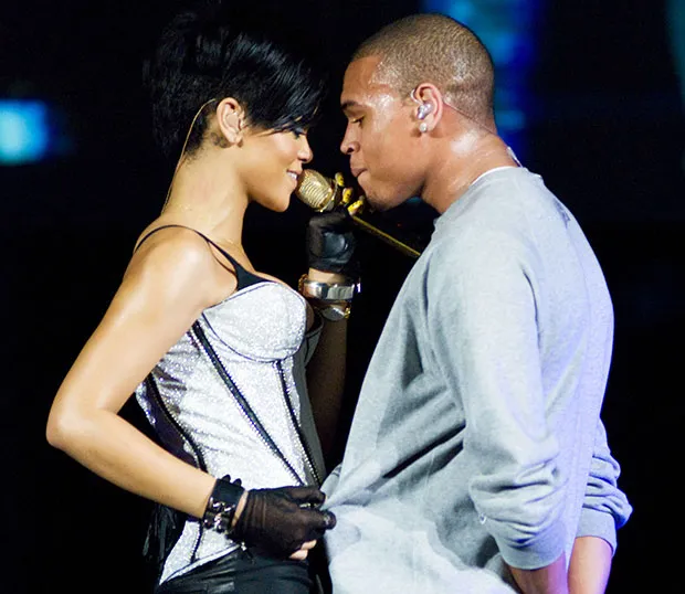 Chris Brown dan Rihanna @hollywood.com -