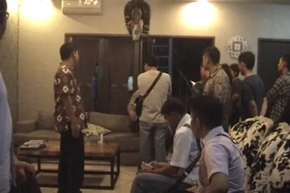 Suasana rumah Jupe saat penangkapan @ Foto: KapanLagi.com®