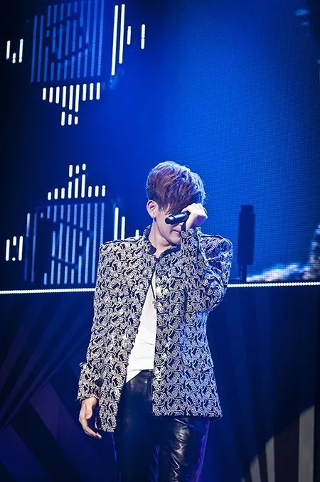 Untuk pertama kalinya Se7en tak mampu menahan air mata ketika menggelar konser. ©soompi.com