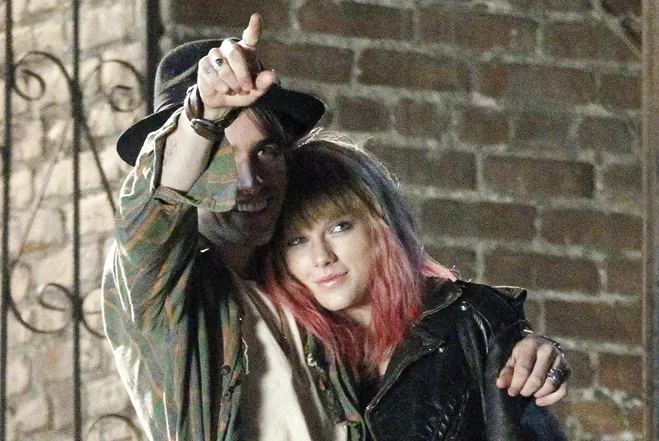 Taylor Swift bersama 'masalah'-nya di video klip terbaru @popdust.com