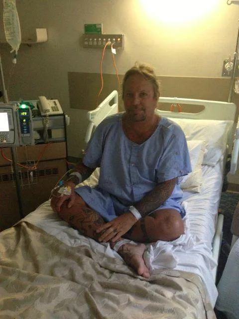 Vince Neil Usai Operasi
