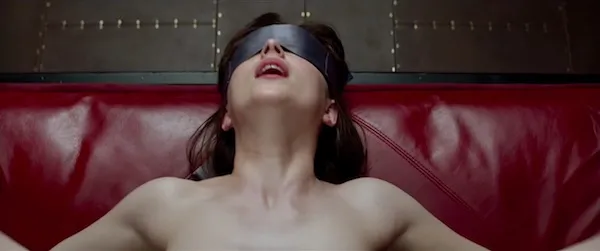 Ana Steele 'bermain' di Red Room/©Focus Features