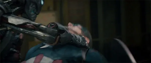 Captain America dicekik oleh kawanan Ultron/© Marvel Entertainment