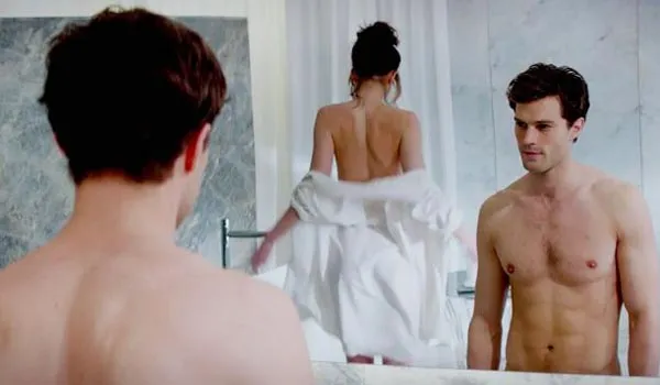 Christian Grey tak pernah mencopot pembalut Ana