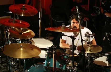Dave Grohl Bergabung di Queen of The Stones Age