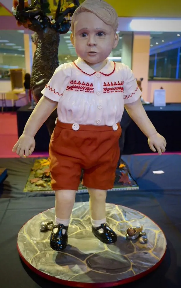 Kue mirip Pangeran George © Lara Mason