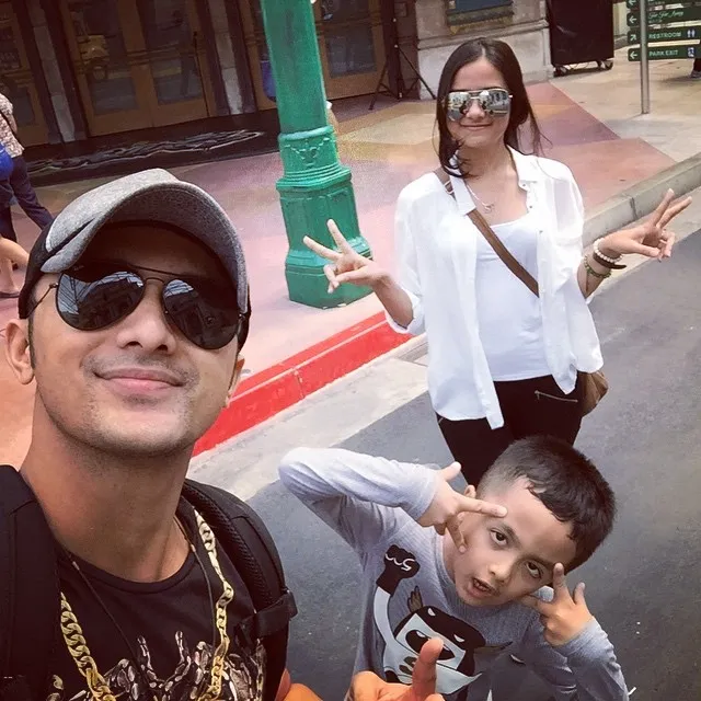 Sonya Fatmala mendekatkan diri kepada anak Hengky Kurniawan. ©instagram.com/hengkykurniawan