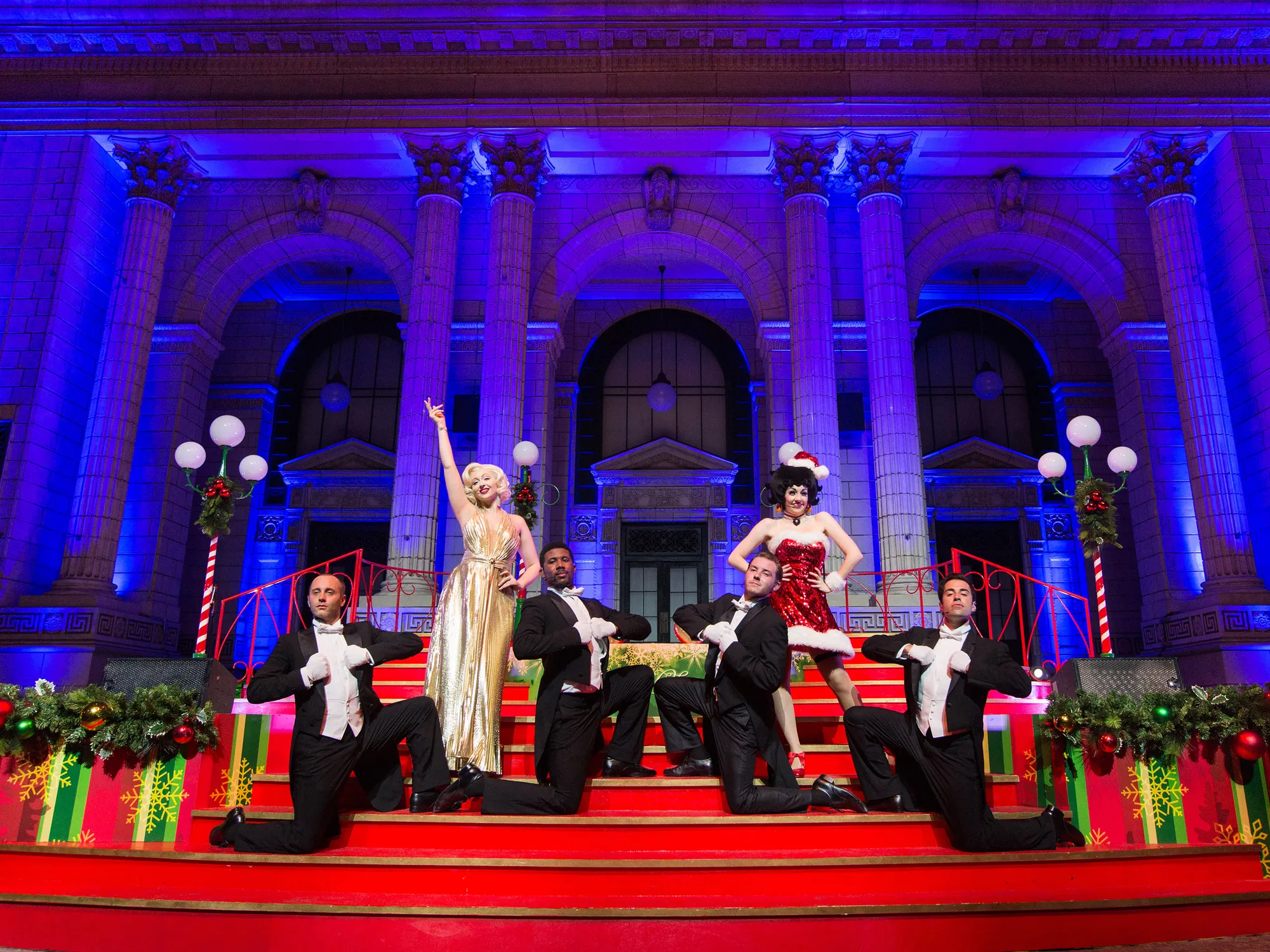 A Universal Christmas - Under The Mistletoe starring Marilyn Monroe and Betty Boop © Universal Studios Singapore