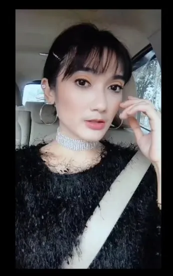 (credit: instagram/revi_mariska_real)