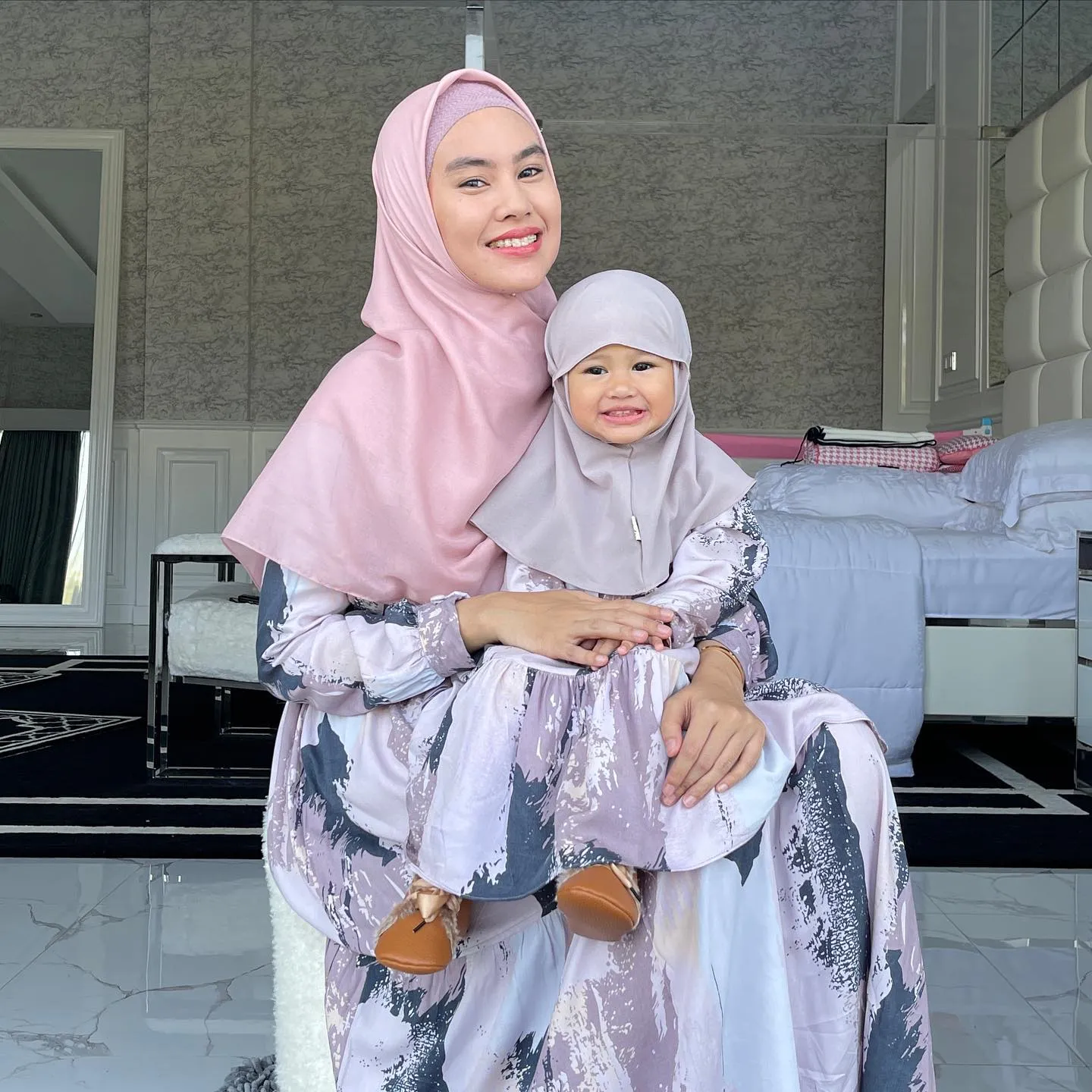 (credit: instagram/kartikaputriworld)