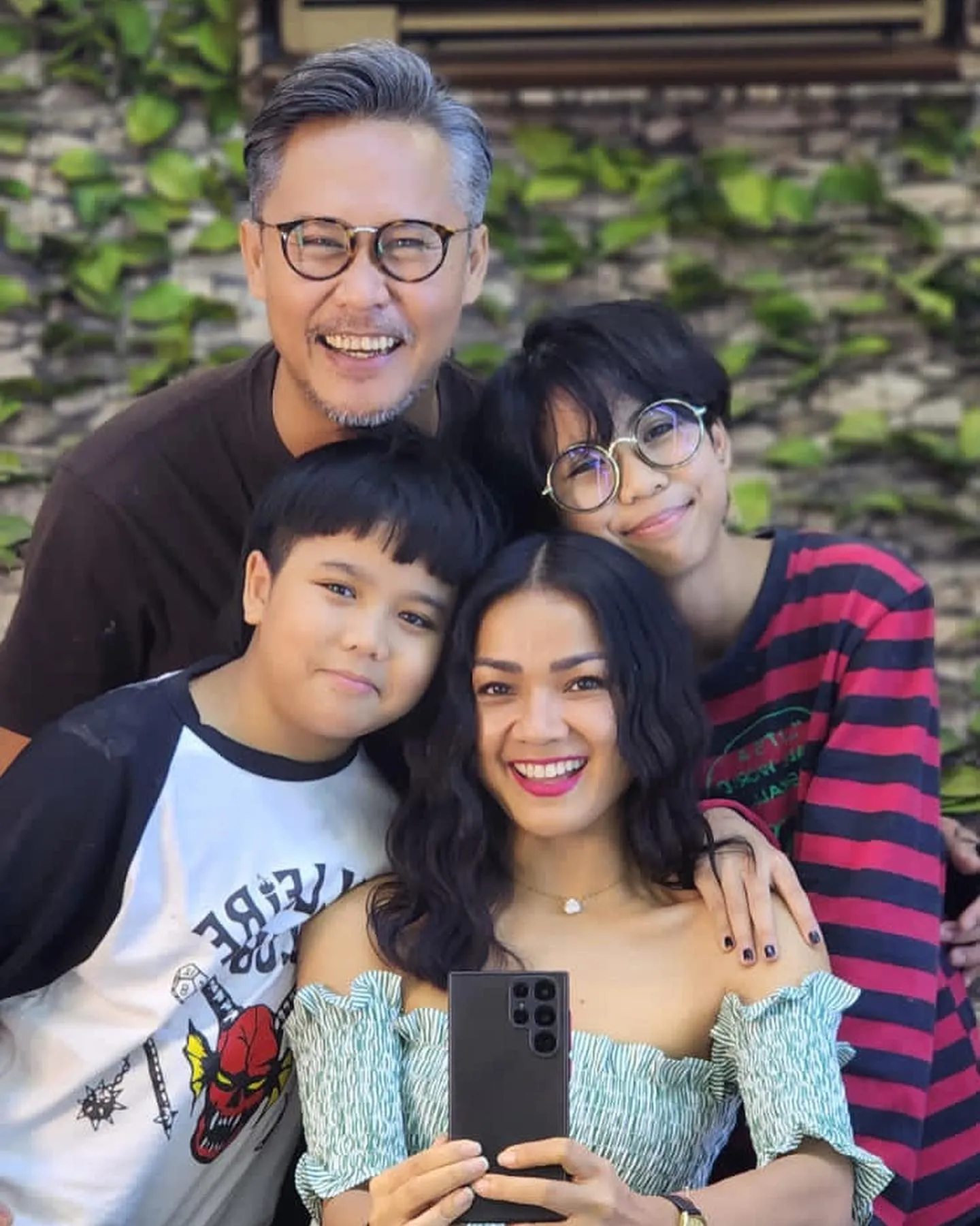 (credit: instagram/nirinazubir_)