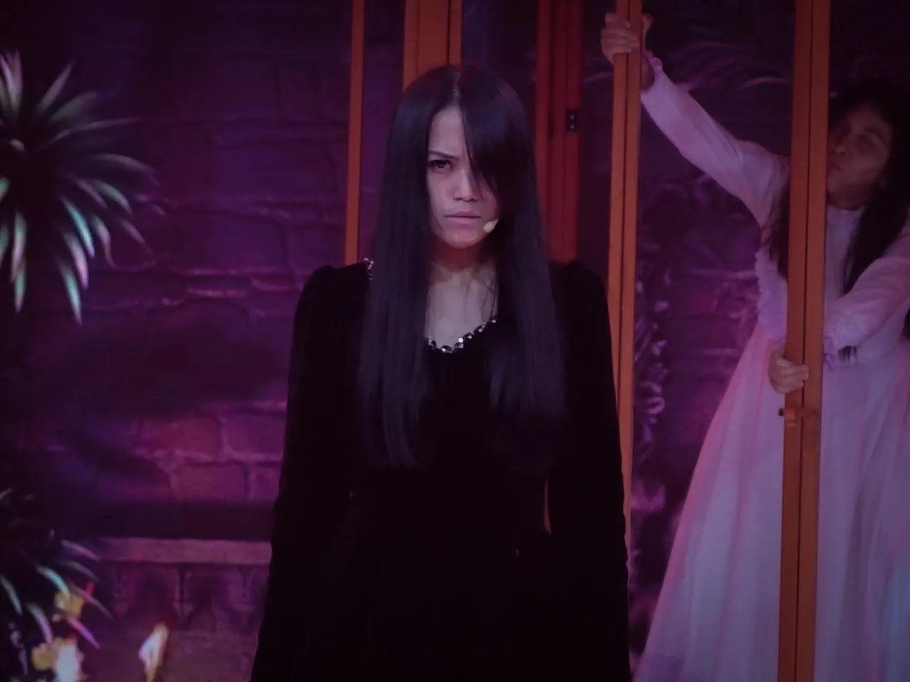 Why does sacred riana twitch