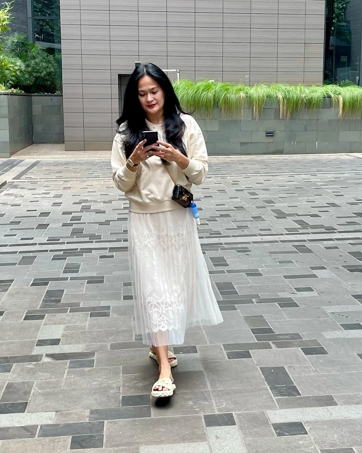 (credit: instagram/donnaharunofficial)