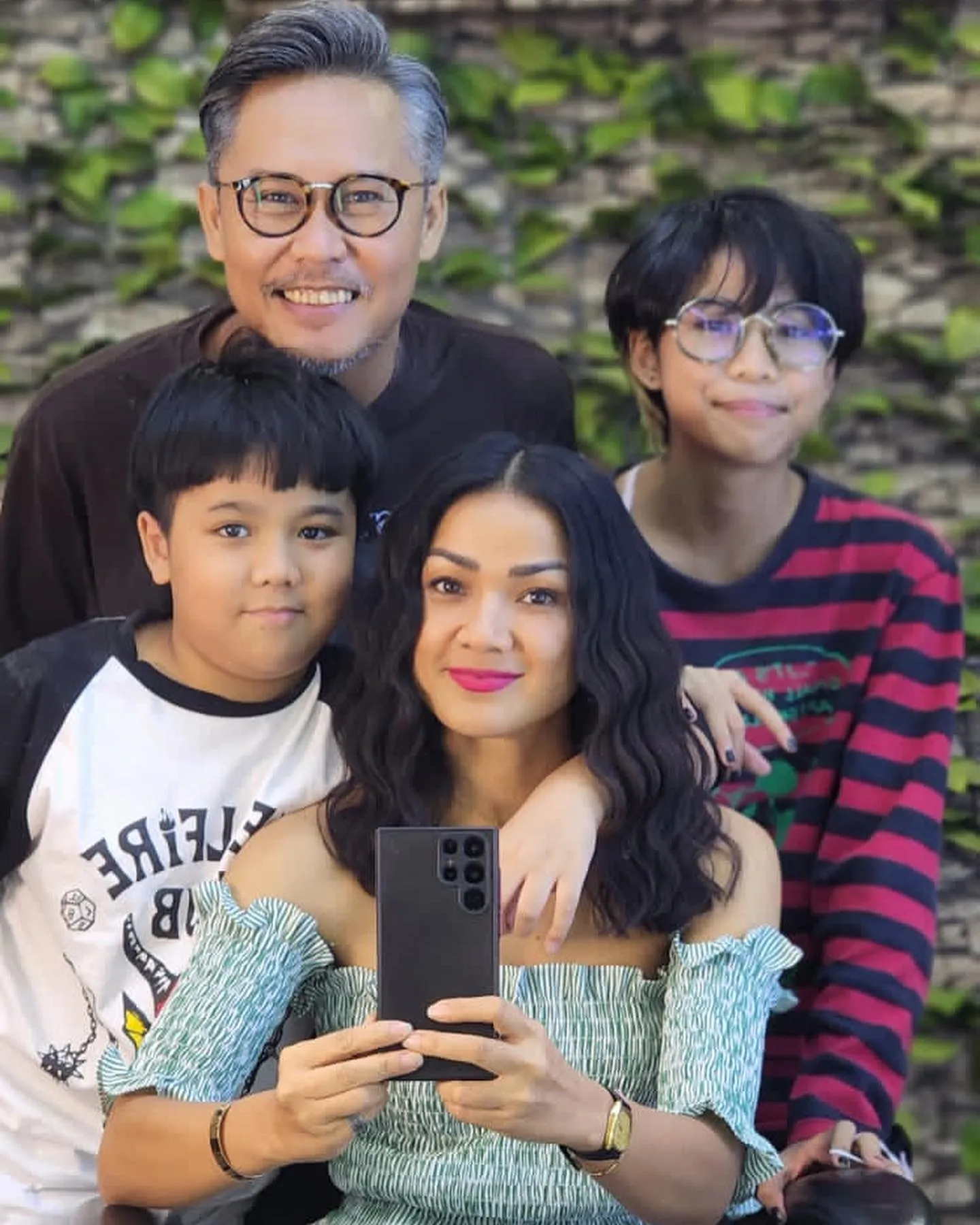 (credit: instagram/nirinazubir_)