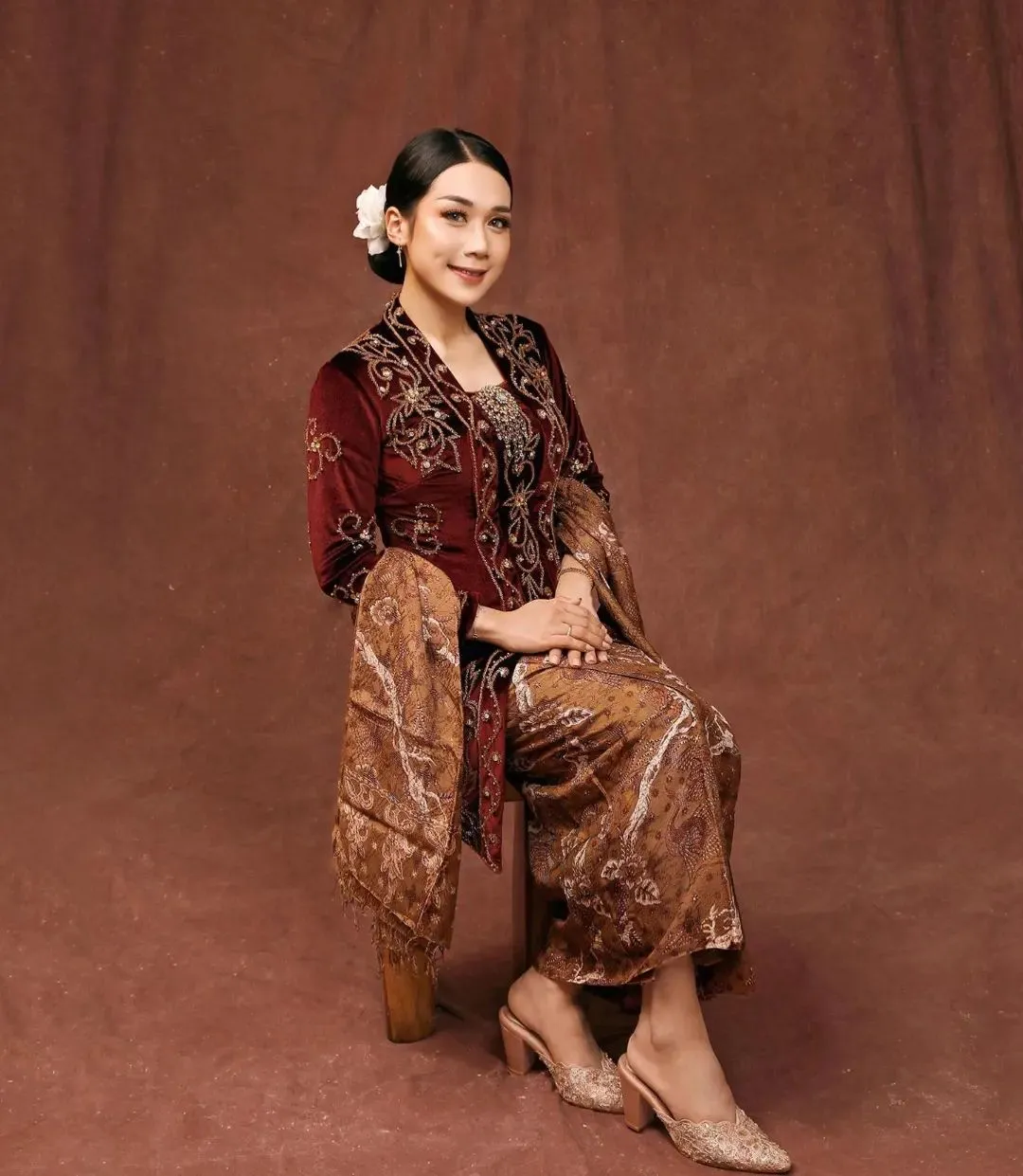 (credit: instagram/puputnastitidevi)