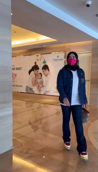 (credit: instagram/melly_goeslaw)