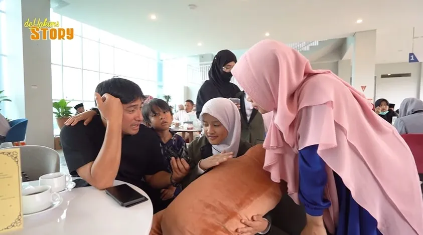 (credit: Youtube De Hakims)