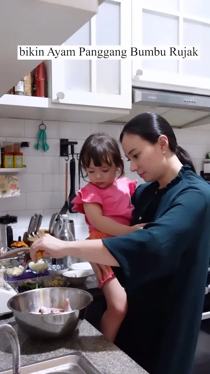 (credit: instagram/asmirandah)