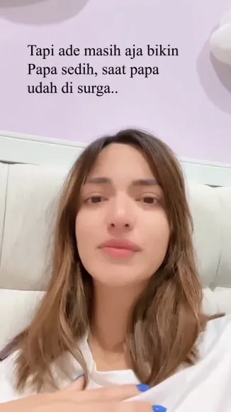 Menangis Nyanyikan Lagu 'Ayah'