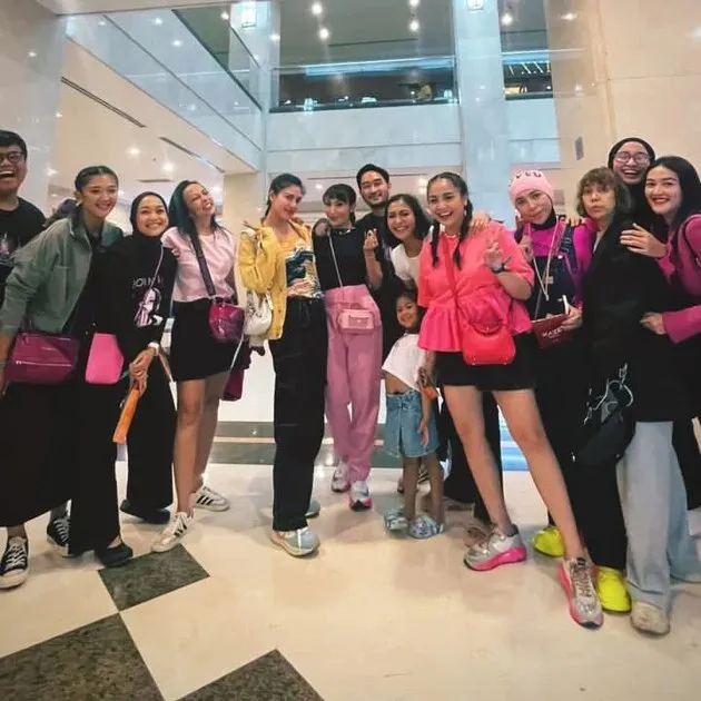 Kompak Nonton Bareng Sahabat
