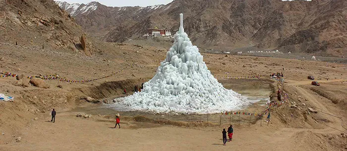 Inilah Ice Stupa, yang bakal mengalir ketika matahari mulai muncul ©storypick.com