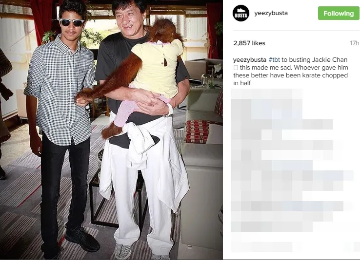 Ups, Jackie Chan pun pakai sepatu Yeezy palsu ©instagram/yeezybusta