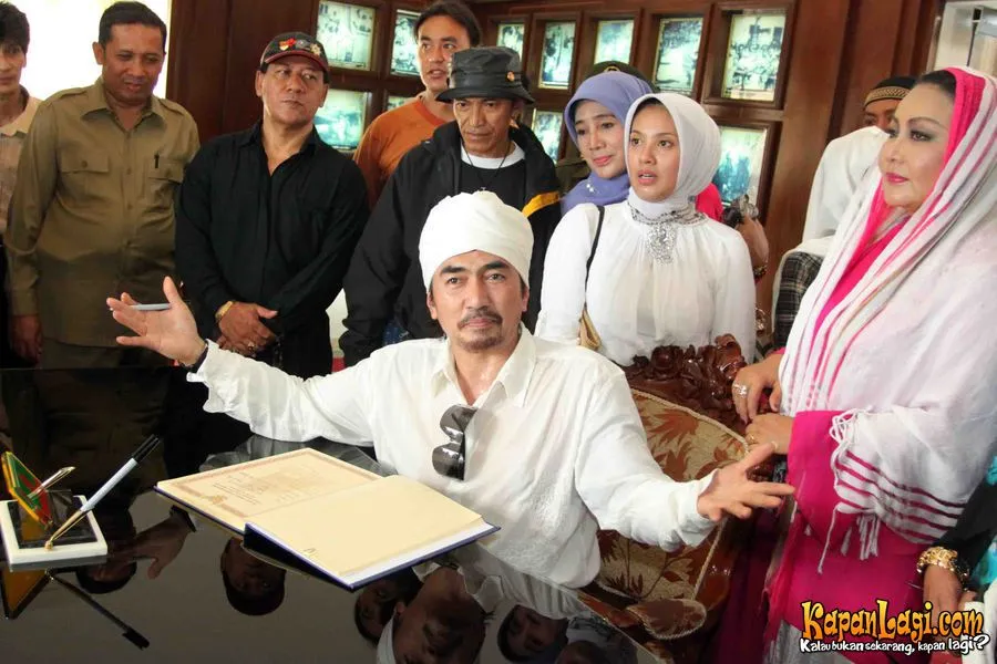 Orang-orang terdekat Gatot Brajamusti pun juga diperiksa polisi. ©KapanLagi.com