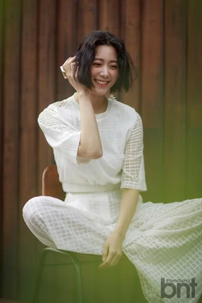 Clara berterima kasih kepada Song Joong Ki © BNT Internasional