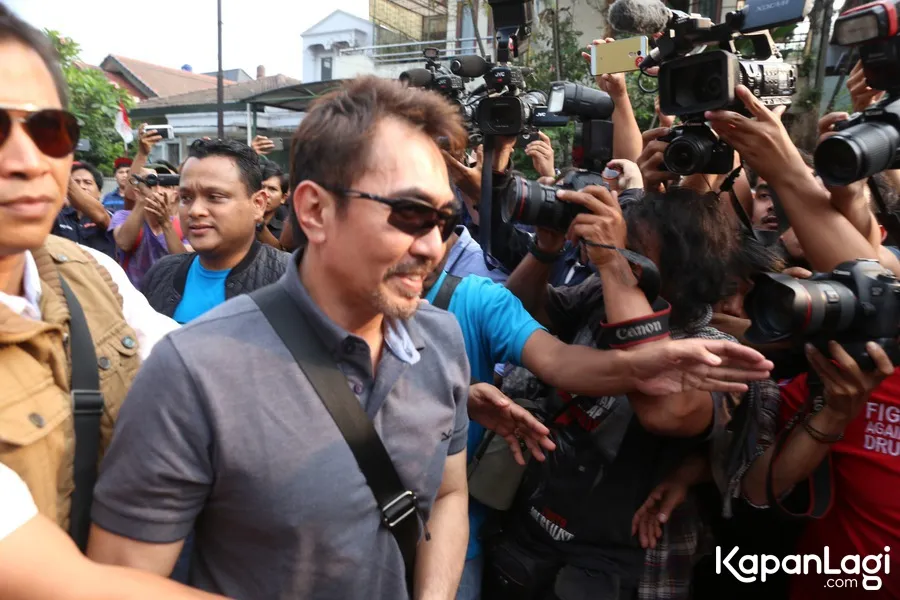 Pemasok senjata Aa Gatot berhalangan hadir hari ini/©KapanLagi.com®/Budy Santoso