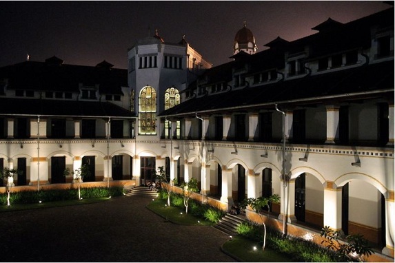 8600 Hantu Lawang Sewu Terbaik