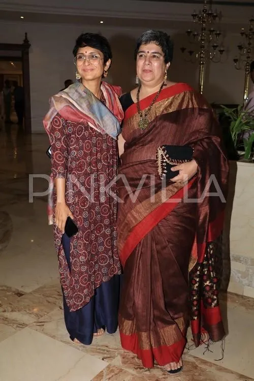 Kiran Rao santai pose bareng Reena Dutta ©pinkvilla